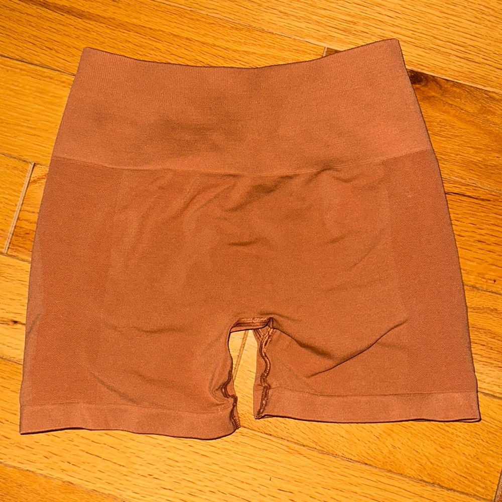 Alphalete Amplify Shorts Mandarin